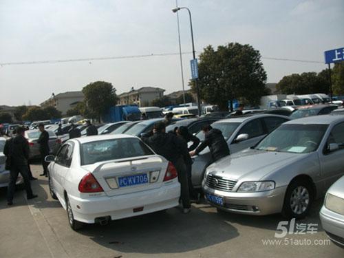 上海二手车交易市场迎来节后火爆场面